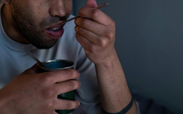 Eating on night shifts