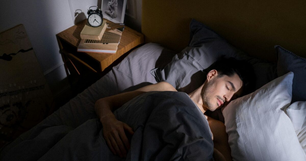 how night shift workers can improve their sleep cycle